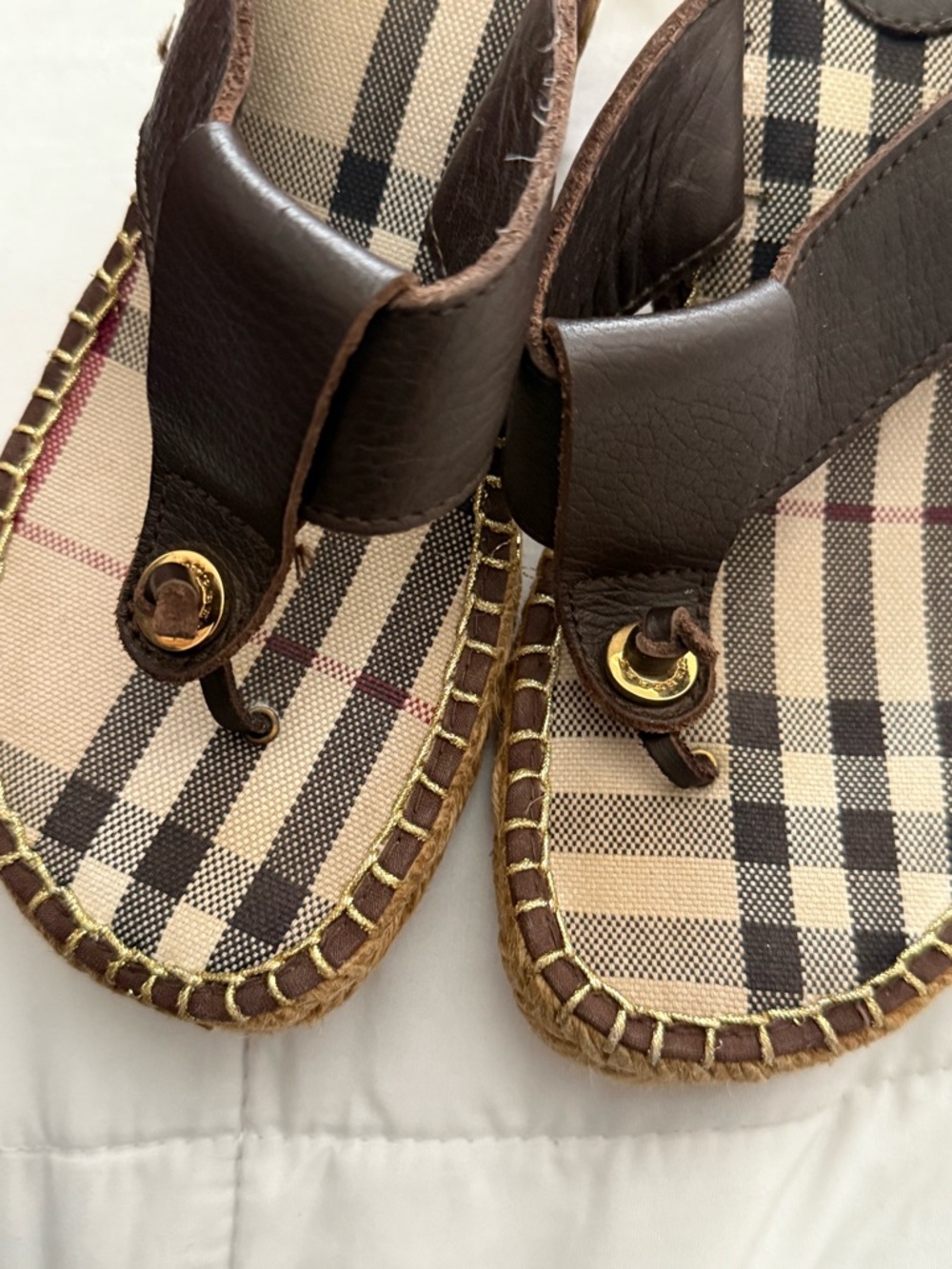 Burberry Brown Leather Thong Sandals with Classic Check Insole - Picture 2 of 5